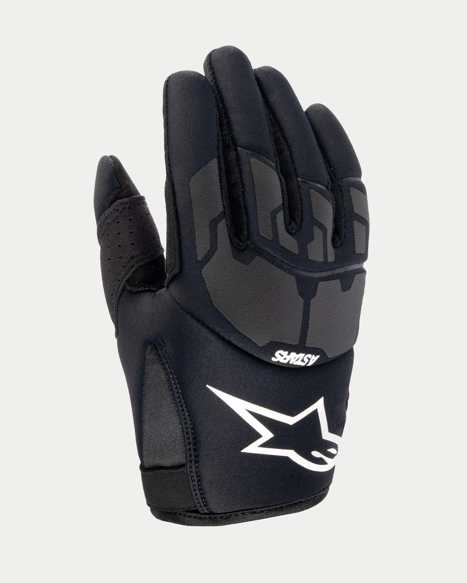 Alpinestars Youth 2024 Thermo Shielder Gloves, czarne rękawice motocrossowe, widok na grzbiet dłoni przedstawiający neoprenową konstrukcję, szare laminowane laserowo wzory ochronne, białe logo Alpinestars i branding ASTARS, izolacja do jazdy off-road w chłodne dni