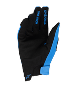 Alpinestars Youth Radar Gloves 2025, rękawice motocrossowe młodzieżowe, niebiesko-czarne, widok od strony dłoni z syntetycznego zamszu, niebieskie napisy „ONE GOAL” i „ONE VISION” na palcach, małe niebieskie logo Alpinestars na zapięciu nadgarstka