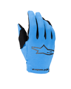 Alpinestars Youth Radar Gloves 2025, młodzieżowe rękawice motocrossowe off-road, niebiesko-czarne, z teksturowanym jasnoniebieskim grzbietem, czarnym logo gwiazdy i brandingiem Alpinestars na nadgarstku, młodzieżowe rękawice motocyklowe