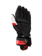 Rękawice skórzane Alpinestars GP Plus R V3, sportowe rękawice motocyklowe, czarne, białe i jaskrawoczerwone, widok od strony dłoni prezentujący wzmocnioną konstrukcję skórzaną, ślizgacze dłoni i aramidowy elastyczny mankiet, z bezpiecznym zapięciem na nadgarstku z logo Alpinestars oraz ergonomicznym, zakrzywionym krojem.
