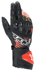 Alpinestars GP Tech V2, wyścigowe rękawice motocyklowe, czarno-biało-czerwone Fluo, z ochraniaczem kostek o podwójnej gęstości, perforowaną skórą z żółtymi szwami i czerwonym sliderem mankietu DFS, profesjonalny design wyścigowy