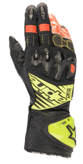 Rękawice Alpinestars GP Tech V2, motocyklowe rękawice wyścigowe, czarne z żółtymi fluorescencyjnymi i czerwonymi akcentami, twardy ochraniacz kostek, perforowany skórzany mankiet z logo DFS i harmonijkowe panele elastyczne dla optymalnej elastyczności.