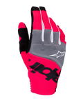 Rękawice Alpinestars Techstar 2025, rękawice motocrossowe, różowy fluo, szary i czarny, szare panele na kostkach z białym logo, wyraźny czarny branding na neonowo-różowym elastycznym materiale, lekka konstrukcja z białymi akcentami do jazdy off-road