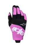 Alpinestars Techstar Gloves 2026, rękawice motocrossowe, czarno-fioletowe, widok z wierzchu dłoni z białym logo Astar i brandingiem, elastyczna konstrukcja mikro ripstop, wyczynowa ochrona dłoni off-road