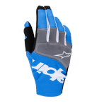 Rękawice Alpinestars Techstar 2025, rękawice motocrossowe, niebieskie i szare z białymi i czarnymi akcentami, białe logo gwiazdy na panelu kostek, wyraźny biały branding na grzbiecie dłoni, żebrowana konstrukcja tekstylna do wyścigów off-road