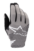 Rękawice Alpinestars 2025 Radar Pro, rękawice motocrossowe, szare z czarnymi i białymi akcentami, oddychający grzbiet z siatki rozciągliwej w 4 kierunkach, białe logo z gwiazdą, czarny wzór w ukośne paski, minimalistyczny styl wyścigowy