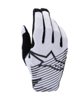 Rękawice Alpinestars 2025 Radar Pro, rękawice motocrossowe, biało-czarne, widok grzbietu dłoni, perforowana konstrukcja z siateczki, czarne logo gwiazdy Alpinestars z poziomymi liniami graficznymi oraz czarne akcenty na palcach