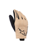 Alpinestars Reef V2 Gloves, rękawice motocyklowe, piaskowe i czarne, miejski design z krótkim mankietem i wentylowaną elastyczną tkaniną, czarne logo gwiazdy na wierzchu dłoni i napis Alpinestars na palcu wskazującym, nowoczesna odzież do jazdy szosowej
