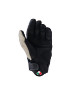 Alpinestars Mustang V3 Leather Gloves, widok od strony dłoni, Aluminum Black, czarna skóra kozia z perforowanym jasnoszarym obszarem kciuka, wzmocnione strefy dłoni i kciuka, krótki mankiet z zapięciem na rzep, miejskie rękawice motocyklowe w stylu heritage