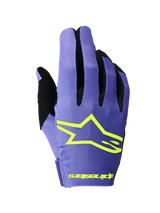 Alpinestars Radar 2026, rękawice motocrossowe, fioletowe i żółte fluo, widok grzbietu dłoni z wyraźnym żółtym logo gwiazdy Alpinestars, czarne wstawki między palcami, lekka i elastyczna konstrukcja tekstylna do wyścigów off-road