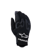 Alpinestars Manti Air Gloves, rękawice motocyklowe, czarne, z oddychającą siateczką i teksturowaną ochroną kostek o strukturze plastra miodu, białe logo i napis Alpinestars na nadgarstku, lekka konstrukcja do letniej jazdy adventure