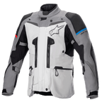 Alpinestars Boulder GORE-TEX Jacket, motocyklowa kurtka turystyczna adventure, ciemnoszara i jasnoszara, liczne zamki wentylacyjne, wzmocnione panele na ramionach i łokciach z niebieskimi i czerwonymi akcentami, duże logo Alpinestars na klatce piersiowej, zaawansowana techniczna odzież wodoodporna