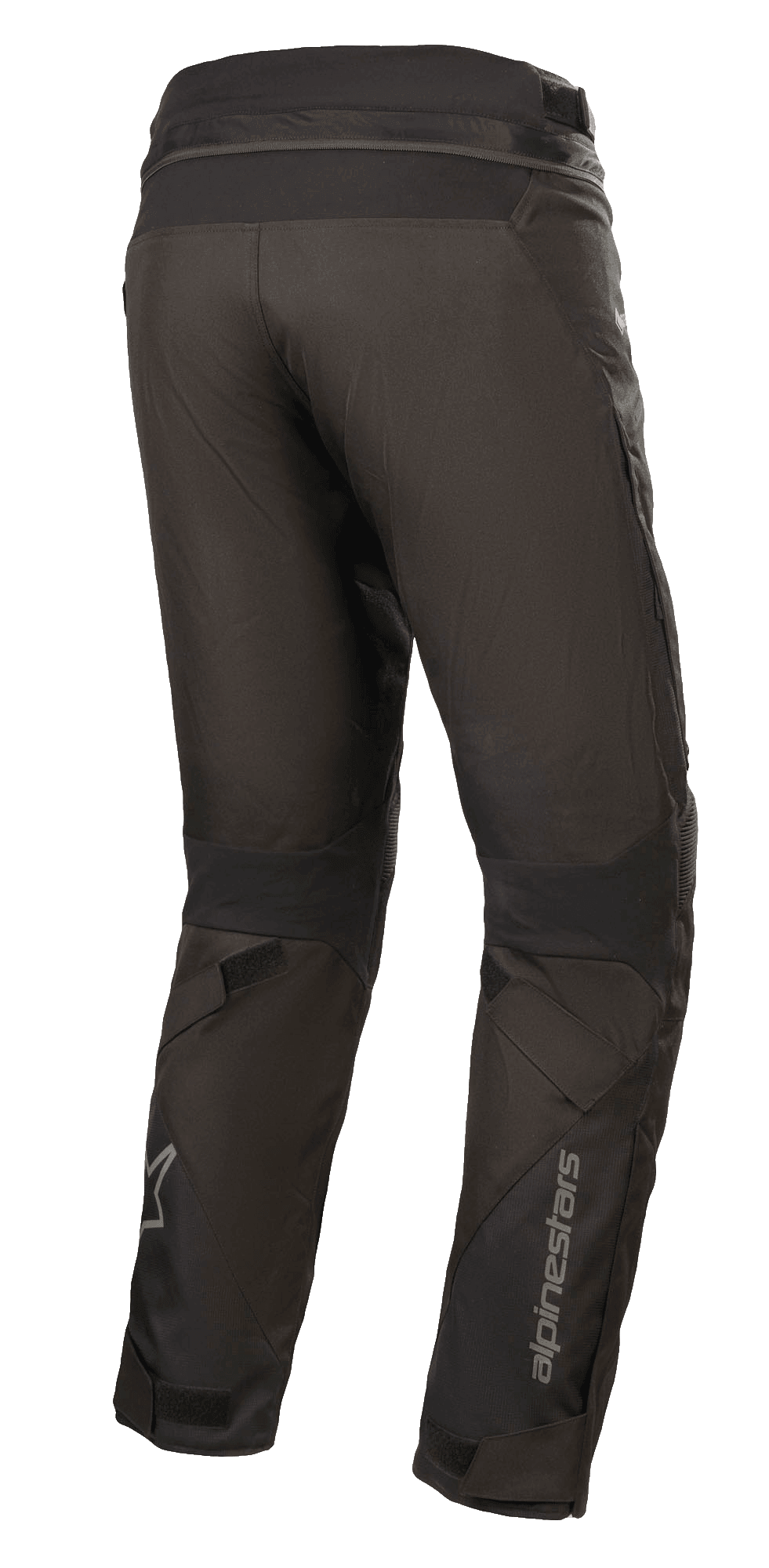 Spodnie Alpinestars Road Pro GORE-TEX, czarne spodnie motocyklowe, widok z tyłu pokazujący dopasowany krój turystyczny, konstrukcja z tkaniny technicznej, branding Alpinestars na dolnej części nogawki, harmonijkowe panele elastyczne i regulowane paski do jazdy adventure touring