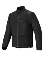 Alpinestars Lite-Dura Softshell Jacket, czarna kurtka motocyklowa enduro off-road, z czerwonym logo Alpinestars i logo AS ASTARS na klatce piersiowej, kieszenie na dłonie zapinane na zamek, wiatroszczelna konstrukcja softshell