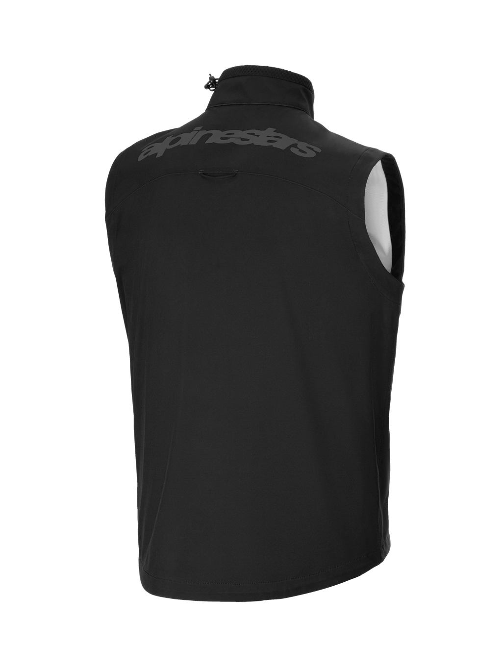 Alpinestars Techstar Softshell Vest, czarna kamizelka, widok z tyłu z dużym tonalnym napisem Alpinestars na górze pleców, wiatroszczelny lekki materiał softshell, wysoki kołnierz z regulacją, ergonomiczny krój bez rękawów do warstwowego noszenia z odzieżą off-road