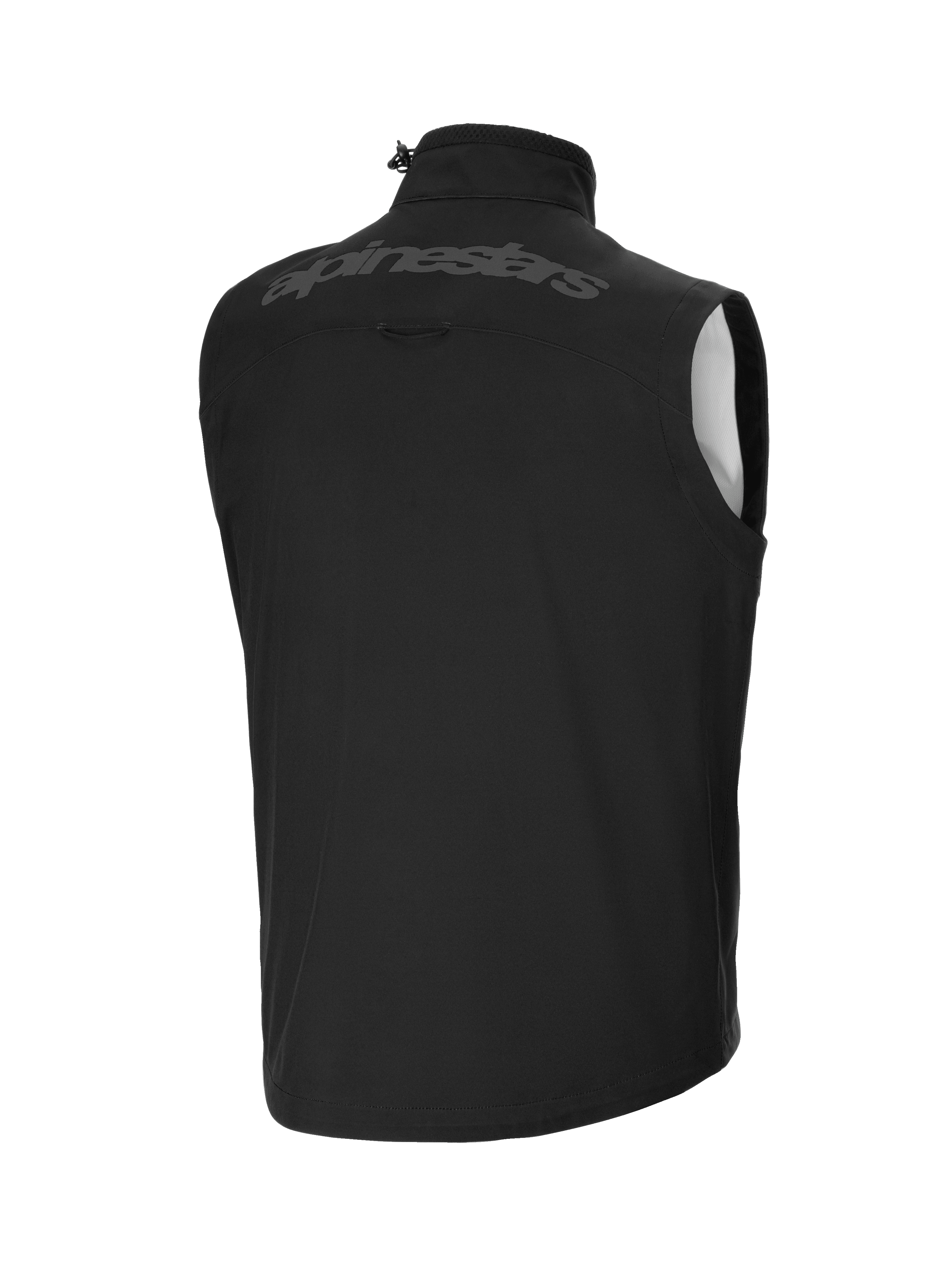 Alpinestars Techstar Softshell Vest, czarna kamizelka, widok z tyłu z dużym tonalnym napisem Alpinestars na górze pleców, wiatroszczelny lekki materiał softshell, wysoki kołnierz z regulacją, ergonomiczny krój bez rękawów do warstwowego noszenia z odzieżą off-road