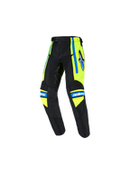 Alpinestars Kids Racer Nomur Pants 2026, młodzieżowe spodnie motocrossowe, ciemnogranatowe z fluorescencyjną żółcią i błękitem UCLA, logo gwiazdy na udzie, branding „astars” na kolanach, ergonomiczny wstępnie zakrzywiony krój do wyścigów terenowych
