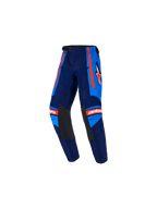 Alpinestars Kids Racer Nomur Pants 2026, młodzieżowe spodnie motocrossowe, ciemnogranatowe i jasnoniebieskie z pomarańczowymi akcentami, czarne skórzane panele na wewnętrznej stronie kolan, pomarańczowe paski boczne, białe logo Astars, wstępnie zakrzywiona konstrukcja do wyścigów off-road