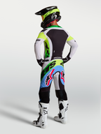 Alpinestars Supertech Dyna, odzież motocrossowa, zielony fluo, czarny i jasny liliowy, spodnie i koszulka, widok z tyłu.