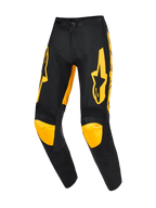 Alpinestars Racer Riway Pants 2026, spodnie motocrossowe, żółto-czarne, z wyrazistymi żółtymi logotypami na udach i żółtymi panelami na kolanach, ergonomiczna wstępnie zakrzywiona konstrukcja, wytrzymała tkanina poliestrowa