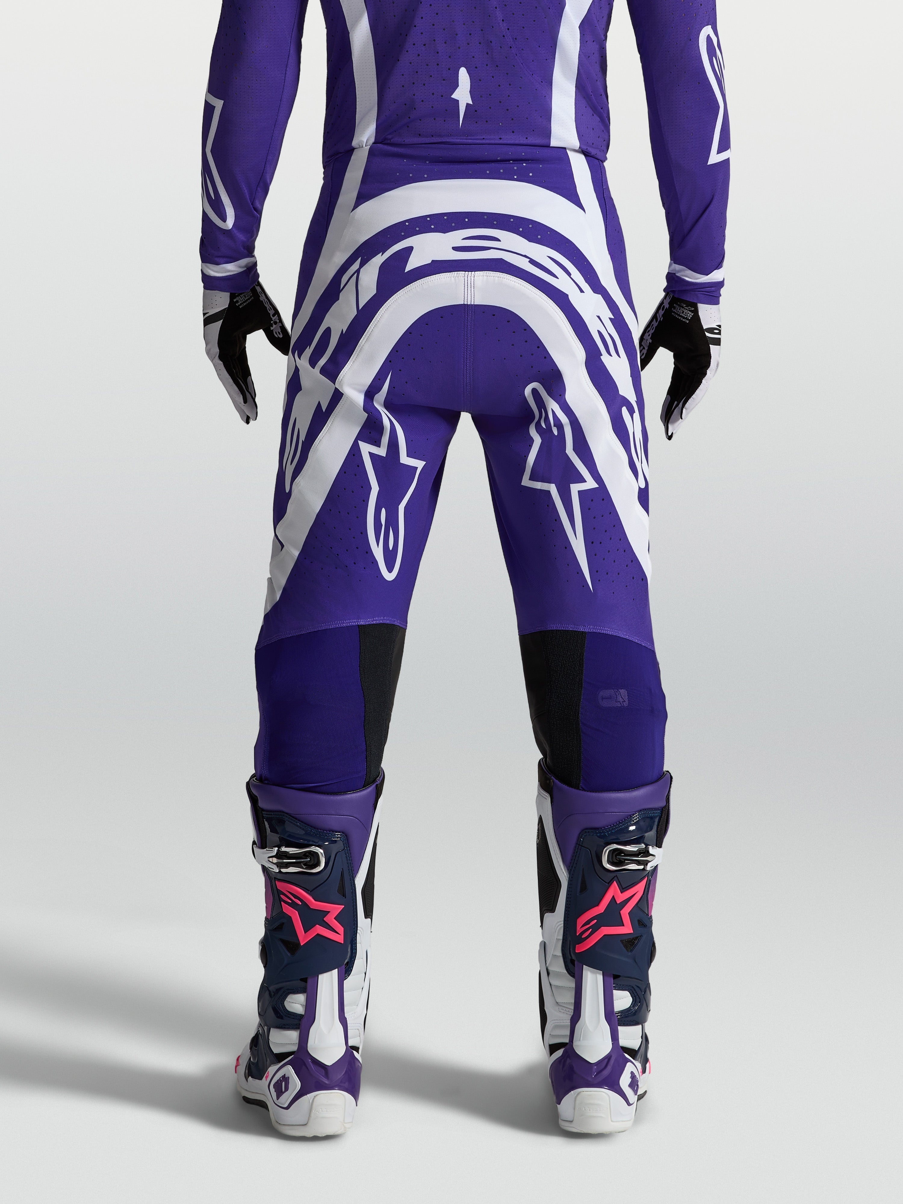 Spodnie Alpinestars Supertech Vesta, męskie spodnie motocrossowe, niebieskie i białe, widok z tyłu, materiał rip-stop.