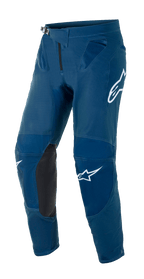 Alpinestars Supertech Blaze Pants, spodnie motocrossowe off-road, ciemnoniebieskie, czarne skórzane panele po wewnętrznej stronie kolan, białe logo Alpinestars na udzie i nogawce, regulowana klamra w pasie, siatkowe strefy wentylacyjne na biodrach