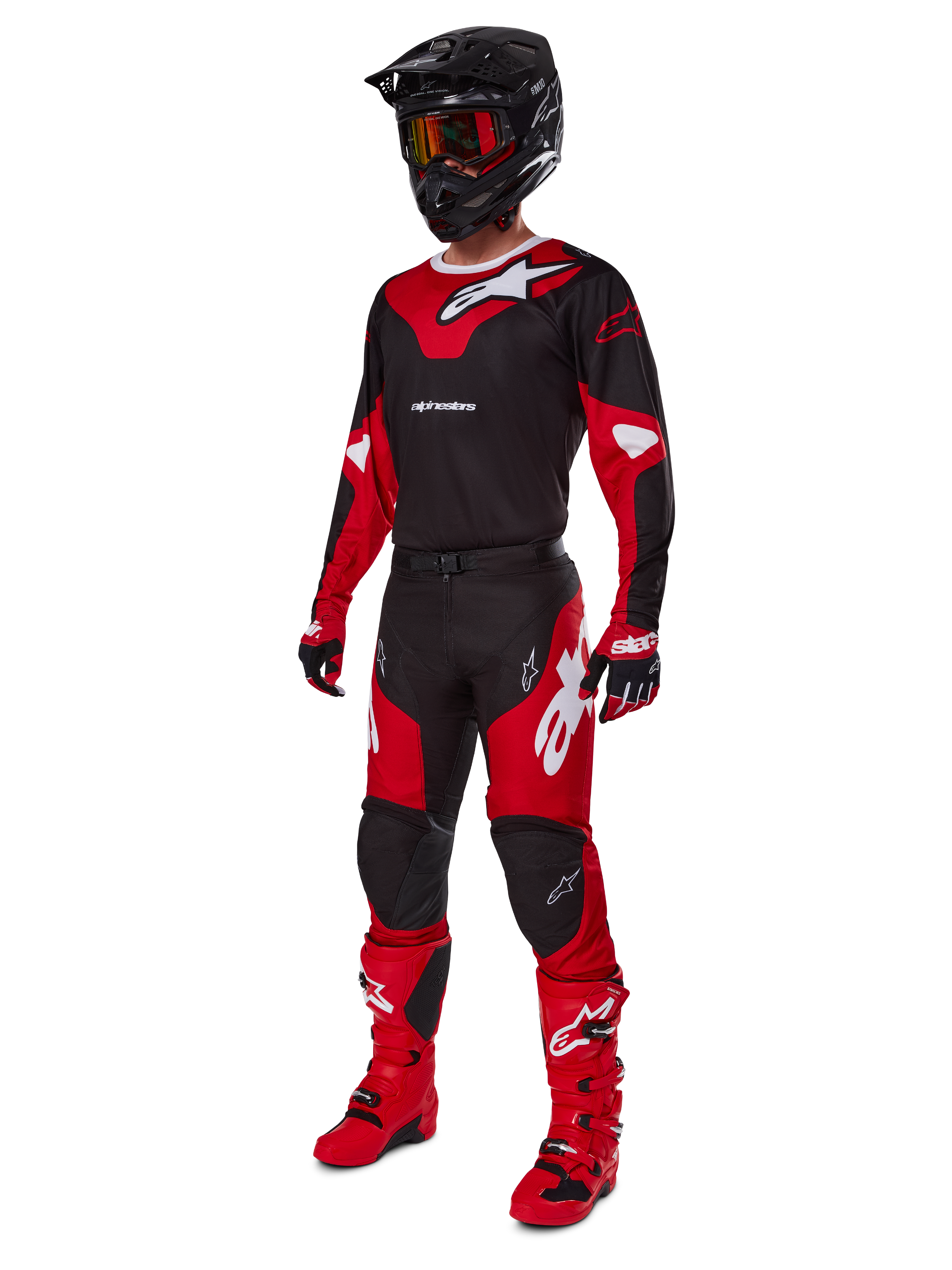 Alpinestars 2025 Racer Veil Gear Set, kompletny strój motocrossowy w kolorze czarnym i czerwonym z białymi akcentami, zawierający dopasowaną koszulkę, spodnie, kask, gogle, rękawice i buty, zaprojektowany z myślą o wydajności w terenie