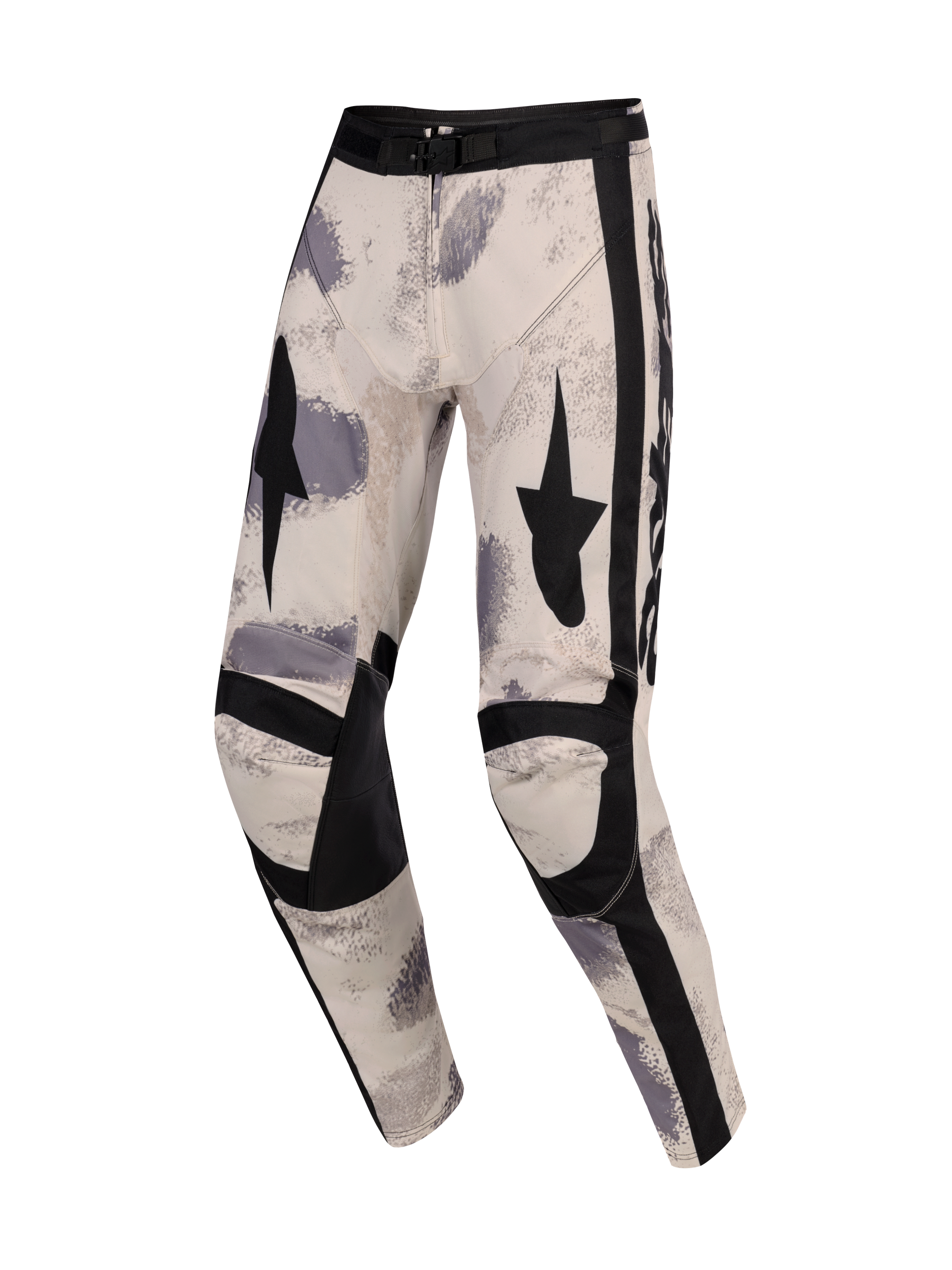 Alpinestars 2026 Racer Lahnd Pants, spodnie motocrossowe, Sand Camo, baza w odcieniu złamanej bieli z szarymi i czarnymi wzorami pociągnięć pędzla, czarne grafiki gwiazd na udach, wzmocnione czarne panele na kolanach, regulowana klamra w pasie, ergonomiczny design wyścigowy off-road