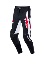 Alpinestars 2026 Supertech AFD Vista Pants, spodnie motocrossowe, czarno-czerwono-białe, z dużymi białymi panelami graficznymi i czerwonym logo gwiazdy, czarne skórzane panele po wewnętrznej stronie kolan, laserowo wycinane perforacje zapewniające przepływ powietrza, białe logotypy, profesjonalny sprzęt do wyścigów terenowych