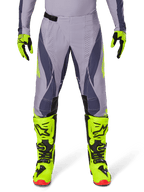 Alpinestars Techstar Dreem Pants 2025, spodnie motocrossowe, jasnoszare i ciemnoszare z neonowymi żółtymi akcentami, zestawione z neonowymi żółtymi butami i rękawicami, laserowo wycinana wentylacja, czarne klamry, czerwone podeszwy butów, profesjonalny sprzęt motocrossowy