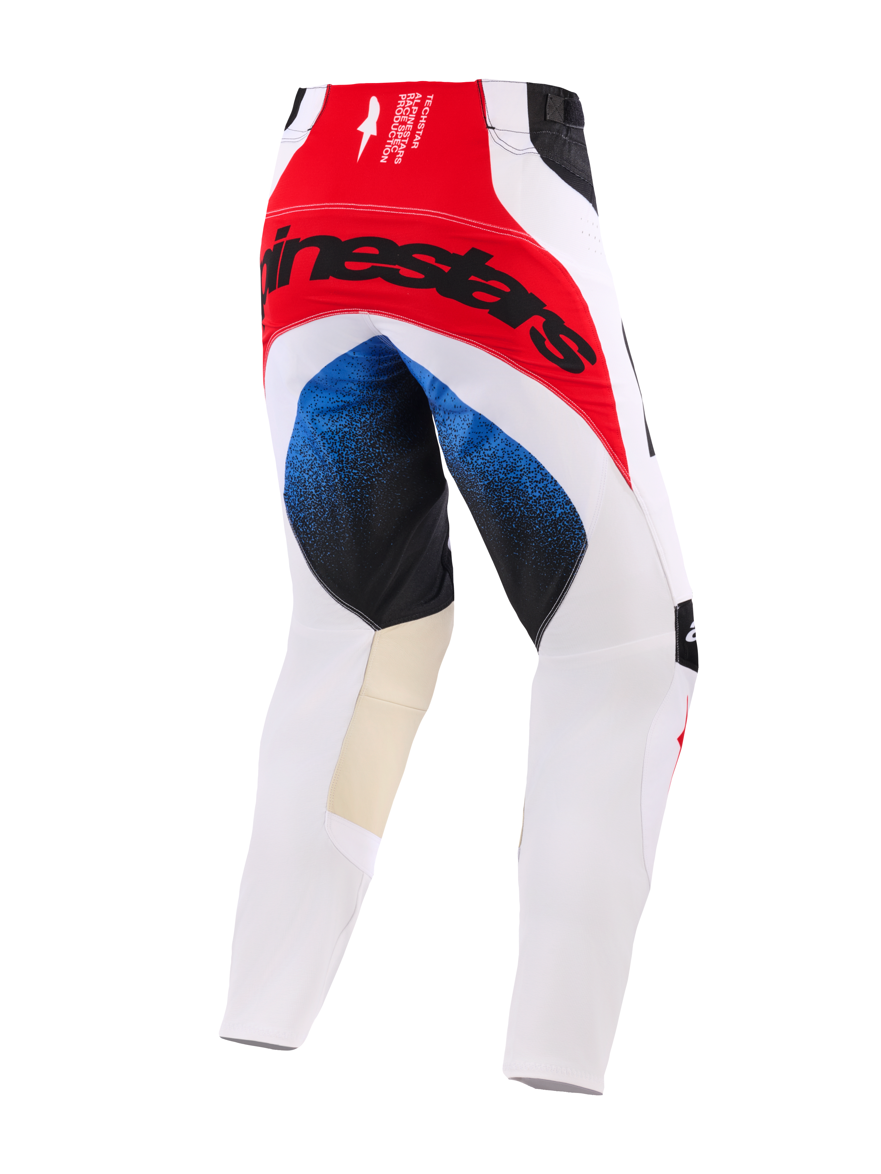 Alpinestars 2026 Techstar Knif Pants, spodnie motocrossowe, biało-czerwono-niebieskie, widok z tyłu z dużym czarnym logo Alpinestars na czerwonym panelu siedziska, niebieskie gradientowe akcenty na udach, beżowe skórzane panele po wewnętrznej stronie kolan, sportowy krój wyścigowy.