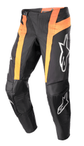 Alpinestars 2023 Techstar Sein Pants, spodnie motocrossowe, czarne i intensywnie pomarańczowe, pionowe pomarańczowe panele z perforowaną wentylacją, wzmocnione skórzane obszary kolan, srebrne logo na udach i goleniach, sportowy krój race-fit