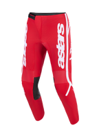 Alpinestars 2026 Fluid Apex Pants, spodnie motocrossowe, czerwono-białe, wyraźne białe logo na nogawkach, czarne panele wewnętrzne na kolanach dla lepszej przyczepności, ergonomiczna, wstępnie zakrzywiona konstrukcja do jazdy terenowej