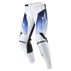 Alpinestars 2024 Racer Hoen Pants, spodnie motocrossowe, białe z ciemnogranatowymi i jasnoniebieskimi akcentami, białe logo gwiazdy na udach, napis Alpinestars na kolanach, sportowy krój