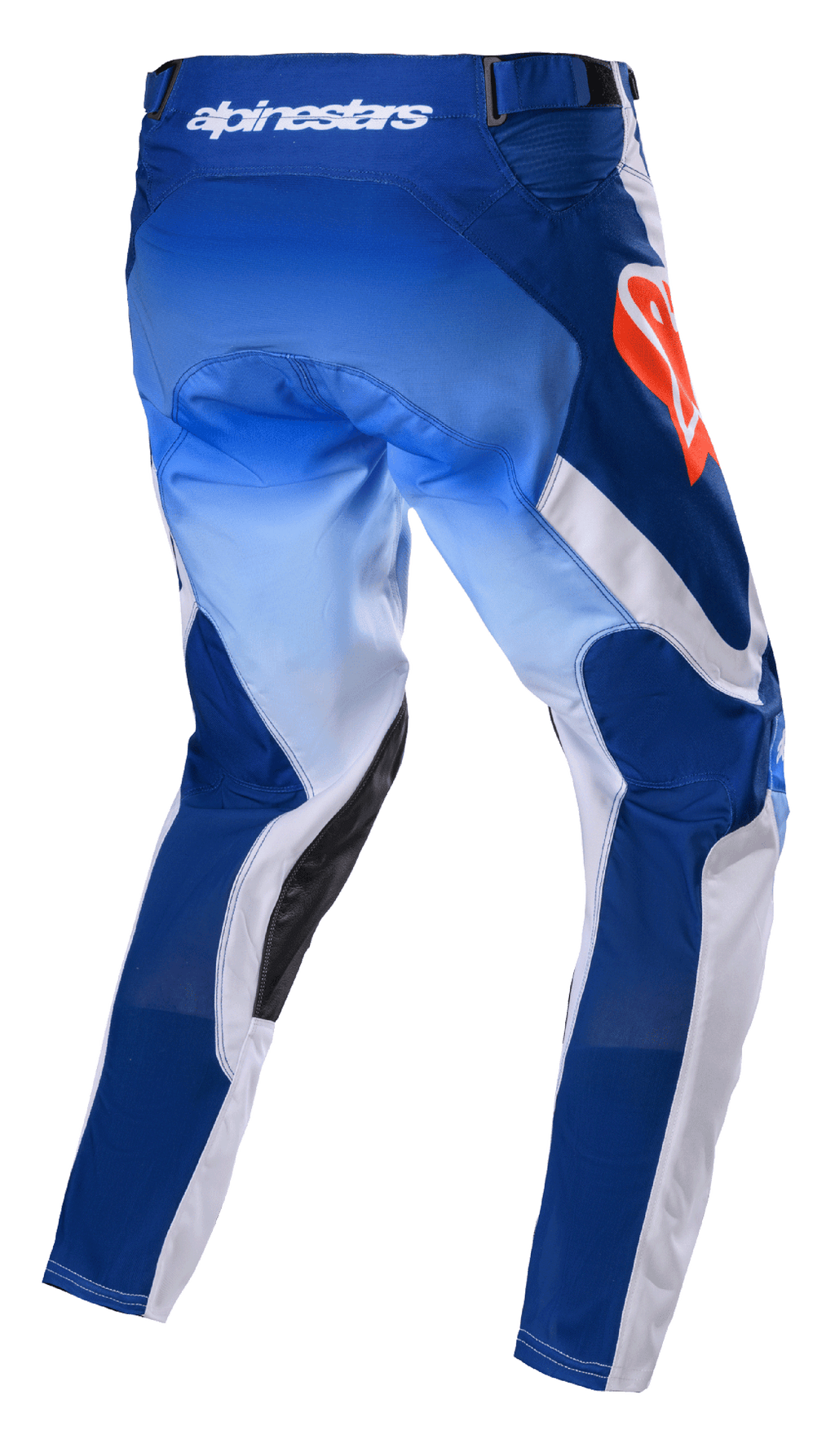 Alpinestars Racer Semi Pants 2023, spodnie motocrossowe, niebieskie i jaskrawopomarańczowe, widok z tyłu przedstawiający panele z niebieskim gradientem i białe wstawki, jaskrawopomarańczowe logo Alpinestars na biodrze, czarne skórzane wzmocnienia wewnętrznej strony nogawek, techniczny design do wyścigów off-road
