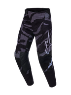 Spodnie Techstar Beast Coast Edycja Limitowana, ciemny wzór camo z fioletowymi detalami i białym logo Alpinestars.