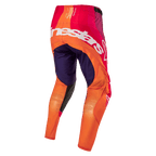 Alpinestars Techstar Pneuma Pants 2024, spodnie motocrossowe, fioletowe, pomarańczowe i granatowe, widok z tyłu, biały napis Alpinestars na siedzeniu, wytrzymała konstrukcja, wyścigowy krój