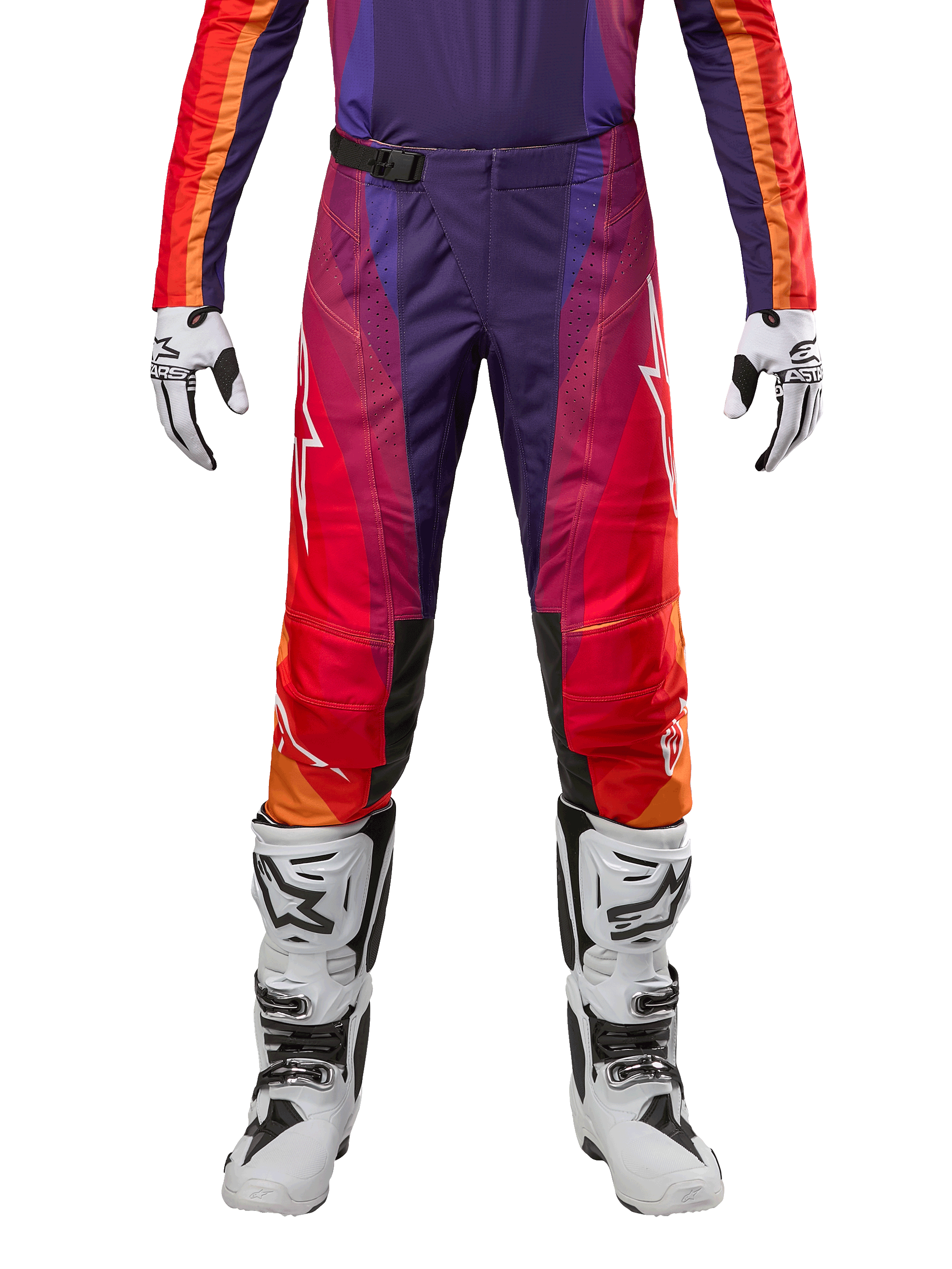 Alpinestars 2024 Techstar Pneuma Pants, spodnie motocrossowe w kolorze fioletowym, pomarańczowym i niebieskim, białe logo, białe buty i rękawice, zaawansowana konstrukcja wyścigowa