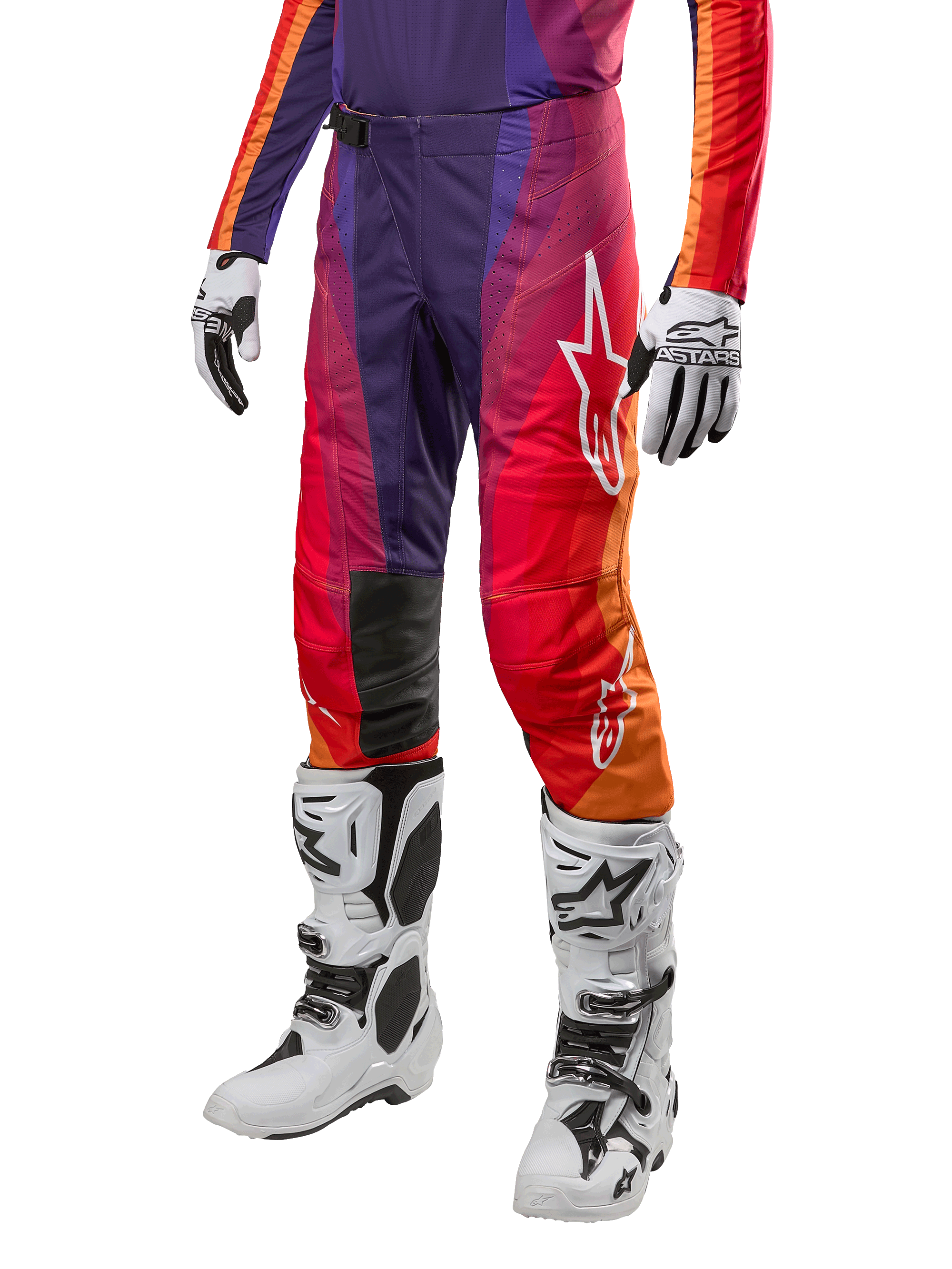 Alpinestars Techstar Pneuma Pants 2024, spodnie motocrossowe, fioletowe z pomarańczowymi, czerwonymi i niebieskimi akcentami, białe logo gwiazdy, białe buty i rękawice motocrossowe, sportowy krój