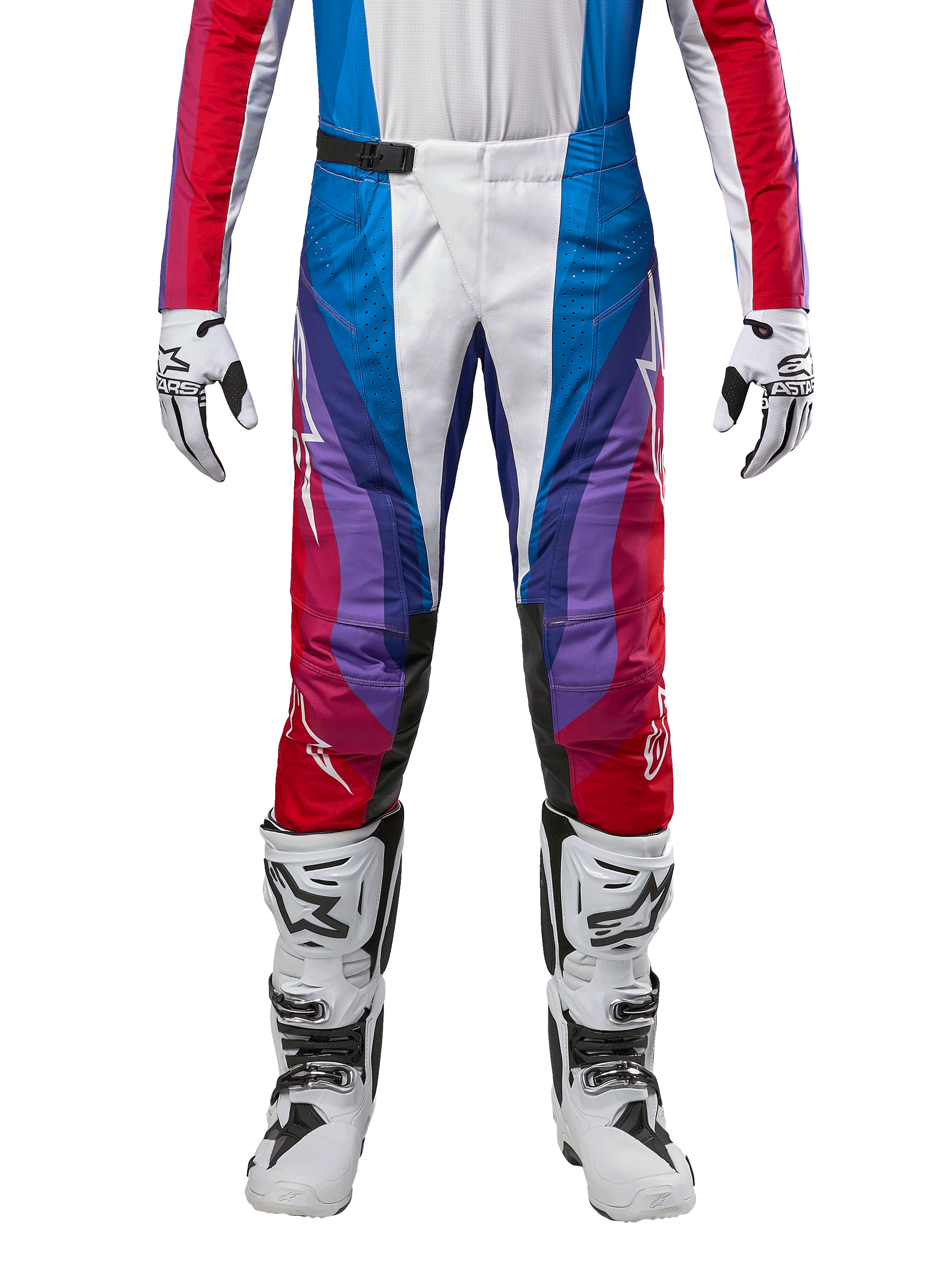 Alpinestars Techstar Pneuma Pants 2024, spodnie motocrossowe, kolorystyka Blu Mars Red White, wielokolorowy geometryczny wzór z fioletowymi akcentami, biało-czarne buty motocrossowe i dopasowane rękawice, sportowy krój wyścigowy do jazdy w terenie