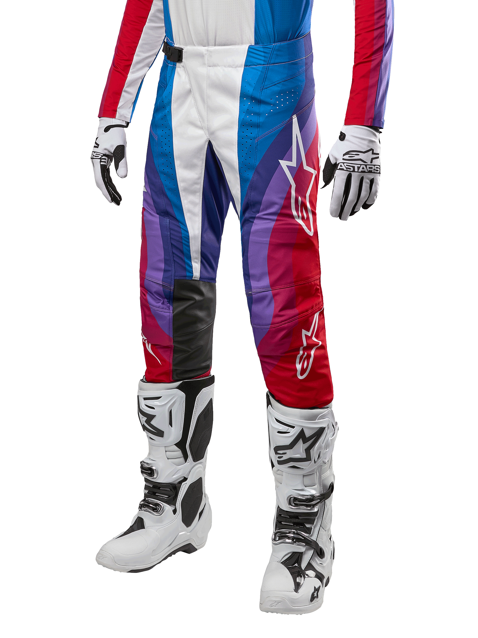 Spodnie Alpinestars Techstar Pneuma 2024, spodnie motocrossowe, Blue Mars Red White, noszone z dopasowaną koszulką, białymi butami wyścigowymi i rękawicami, dynamiczny wzór graficzny z czerwonymi, niebieskimi i fioletowymi akcentami, perforowane dla oddychalności