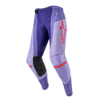 Alpinestars Techstar Ocuri Pants 2024, spodnie motocrossowe, fioletowe z jaskrawopomarańczowymi akcentami, czerwone logo na udzie i łydce, czarne panele wzmacniające na kolanach, wyczynowy design sportowy