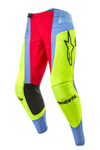 Alpinestars Techstar Ocuri Pants 2024, spodnie motocrossowe, jasnoniebieskie, fluorescencyjne żółte i czerwone, czarne panele na wewnętrznej stronie kolan, wyraźne logo Alpinestars, jaskrawe wielokolorowe panele do jazdy terenowej