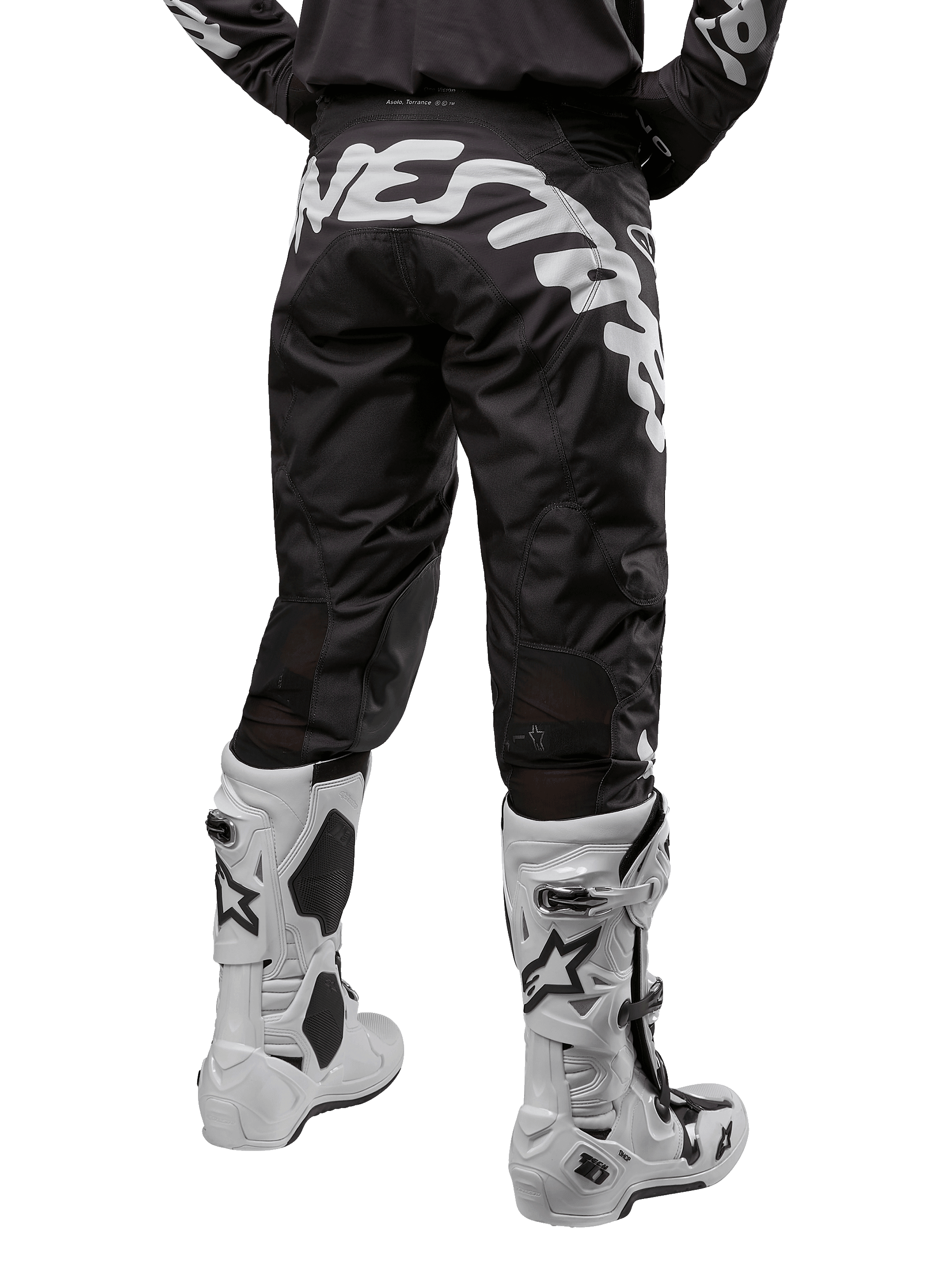 Alpinestars Racer Hana Pants 2024, spodnie motocrossowe, czarne z dużym białym napisem Alpinestars z tyłu, białe buty off-road, widok od tyłu, sportowy design