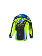 Alpinestars 2026 Kids Racer Nomur Jersey, młodzieżowa koszulka motocrossowa z długim rękawem, fluorescencyjna żółta i czarna z niebieskimi akcentami, duże niebieskie logo gwiazdy na klatce piersiowej, lekki materiał techniczny odprowadzający wilgoć do jazdy terenowej