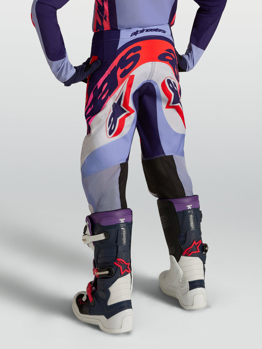 Młodzieżowe spodnie Alpinestars Supertech Dyna, fioletowe i różowe spodnie motocrossowe z trwałego materiału rip-stop.