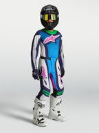 Spodnie Alpinestars Supertech Maven młodzieżowe, odzież motocrossowa MX, niebieskie i białe z zielonymi elementami, sportowe dopasowanie wyścigowe na modelu.