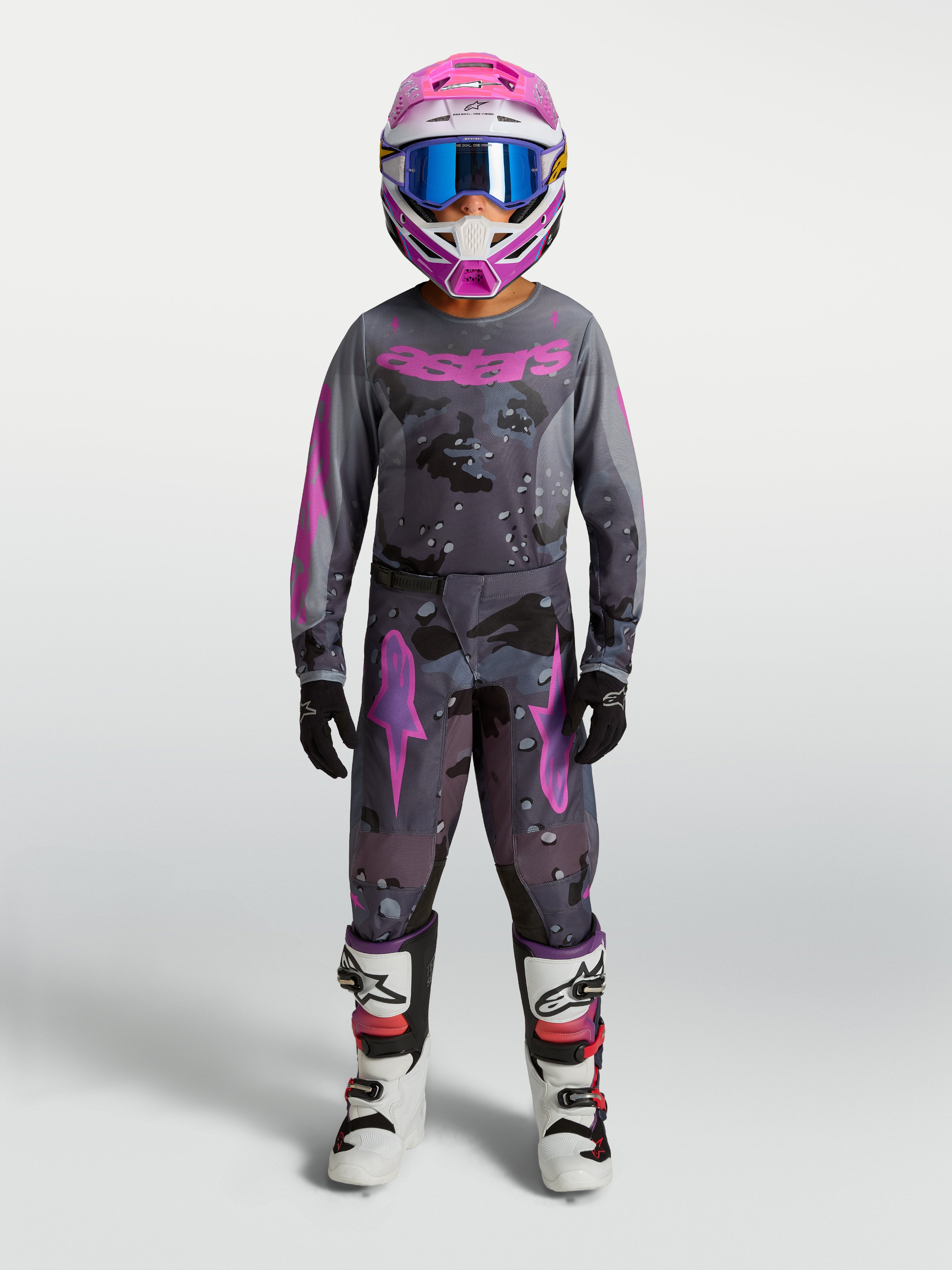 Alpinestars Młodzież Fluid Lone Gear Set, szaro-różowy młodzieżowy zestaw odzieży motocrossowej, koszulka i spodnie z kaskiem oraz butami.