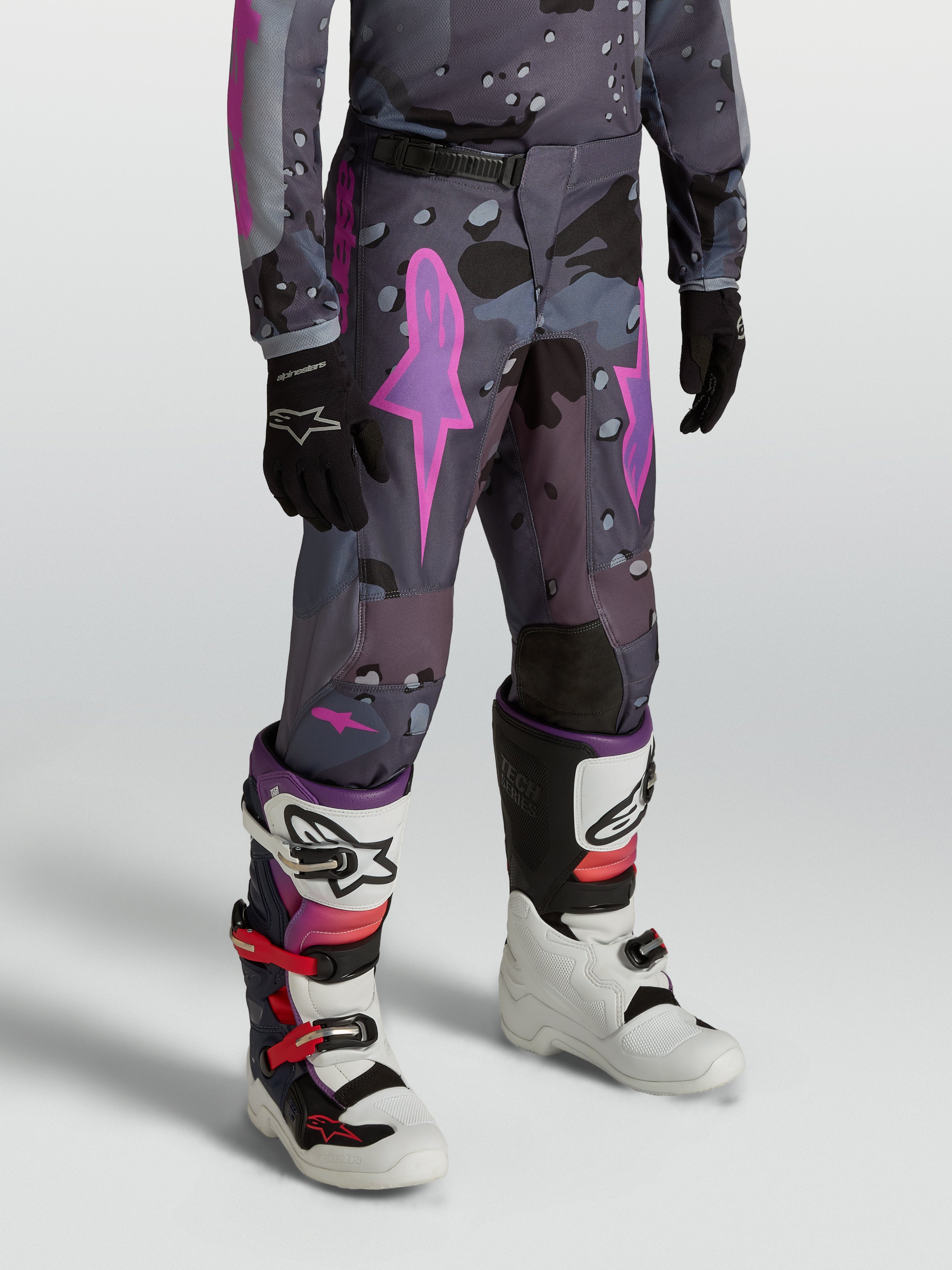 Alpinestars Spodnie Fluid Lone Młodzieżowe, szary kamuflaż i fiolet, wytrzymałe spodnie motocrossowe z materiału 600D.