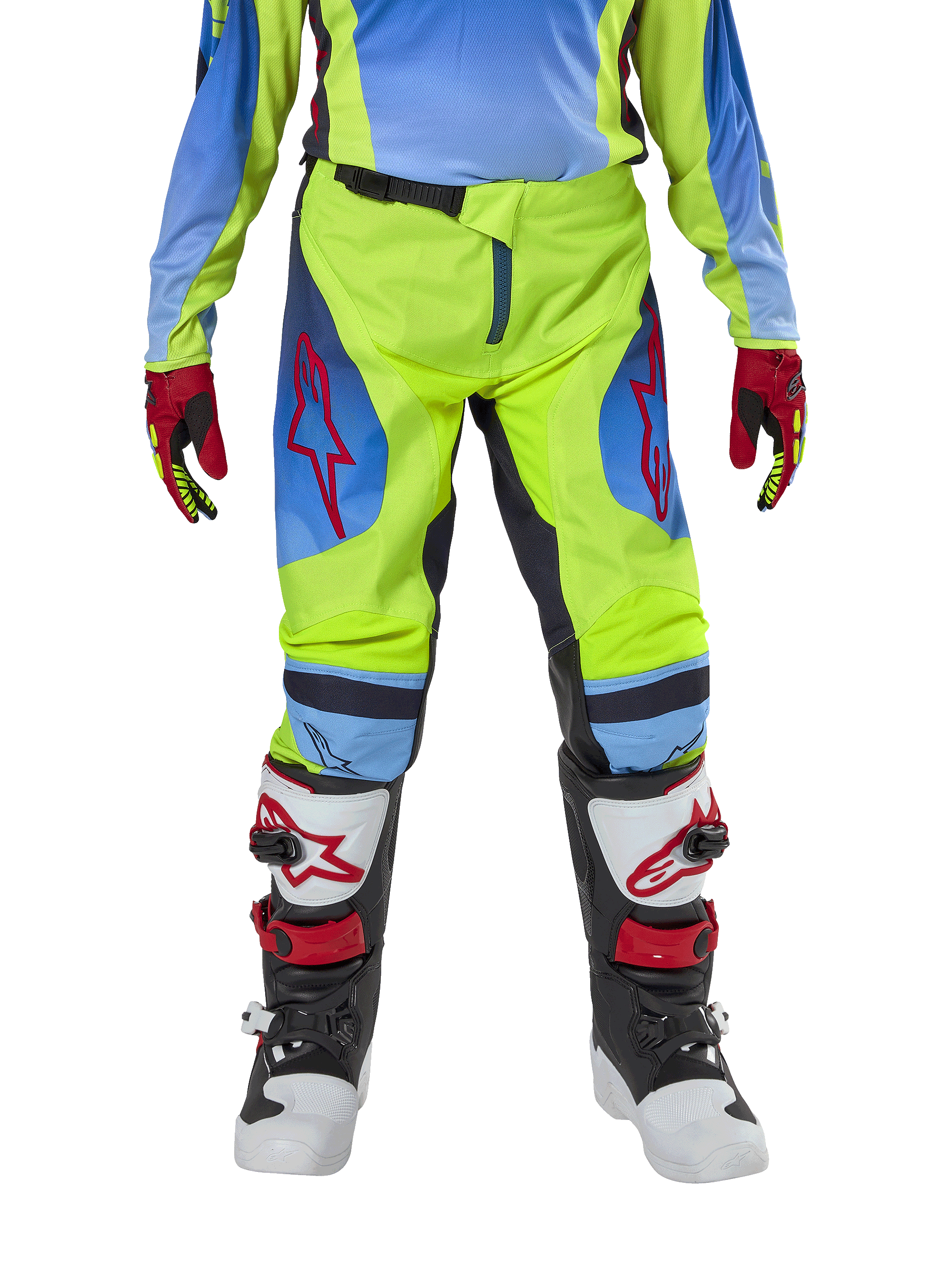 Młodzieżowe spodnie Alpinestars Racer Hoen 2024, spodnie motocrossowe, żółte neonowe i granatowe, z czerwonymi logotypami gwiazdy na udach, noszone z pasującą koszulką, czerwono-czarnymi rękawicami oraz biało-czarno-czerwonymi butami motocrossowymi, wytrzymały sprzęt do jazdy w terenie